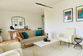 Family friendly Work from Home 2BR, Balcony, Wifi, Netflix, Near BASF